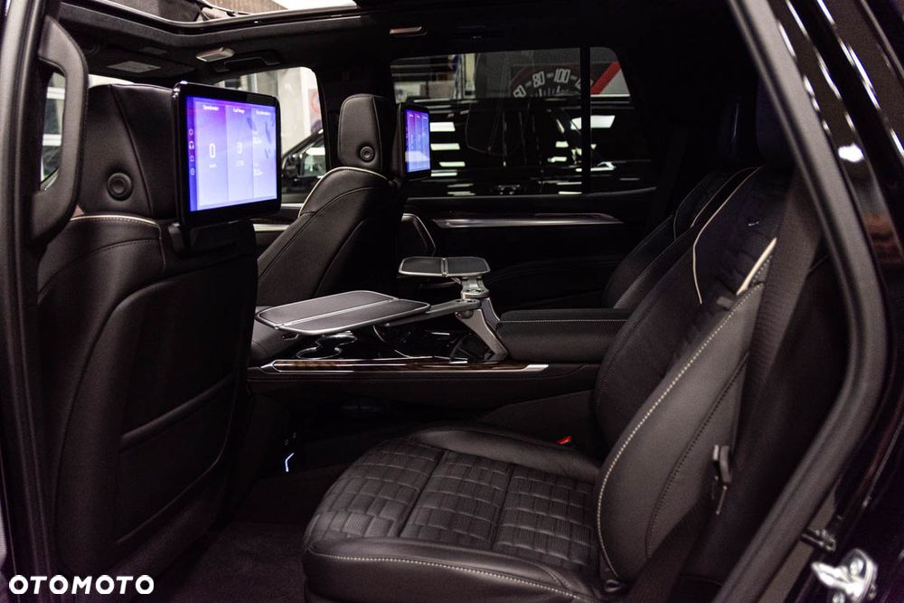 Cadillac Escalade - 21