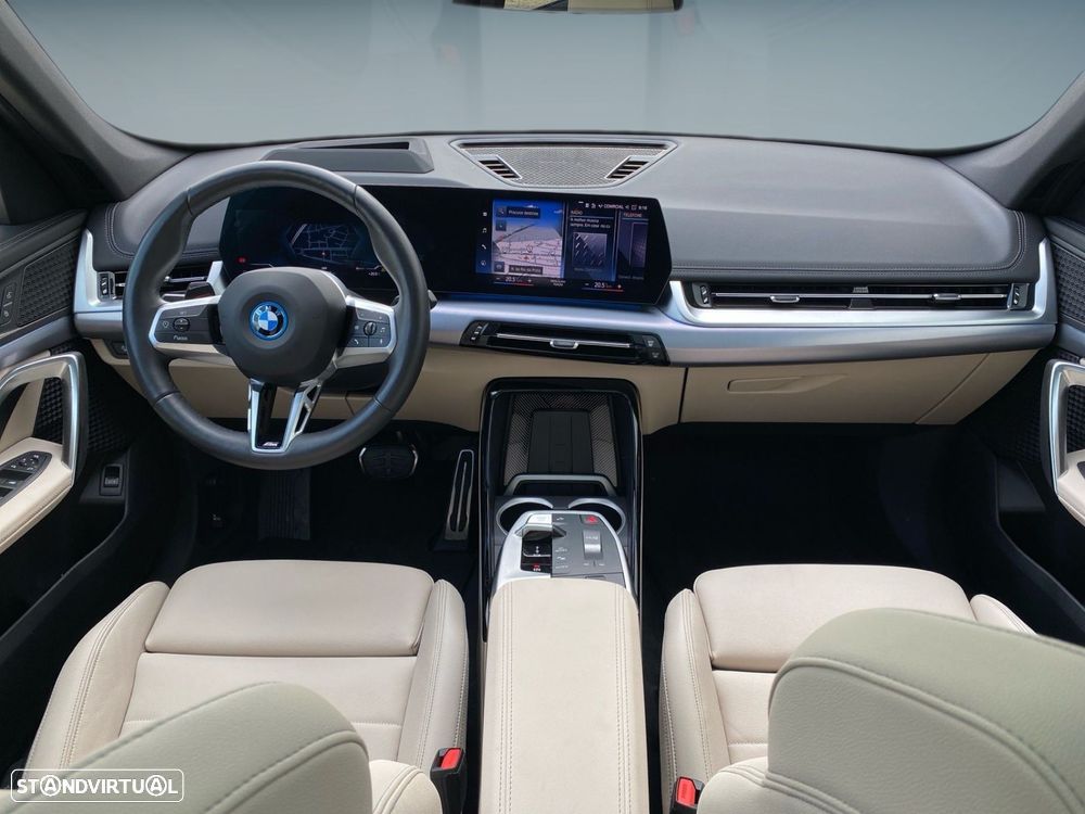 BMW iX1 xDrive30 Pack Desportivo M - 4
