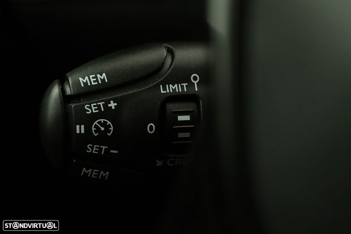 Peugeot e-2008 50 kWh GT - 18