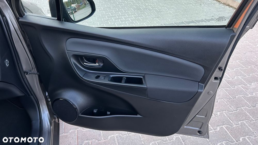 Toyota Yaris Hybrid 100 Business Edition - 30