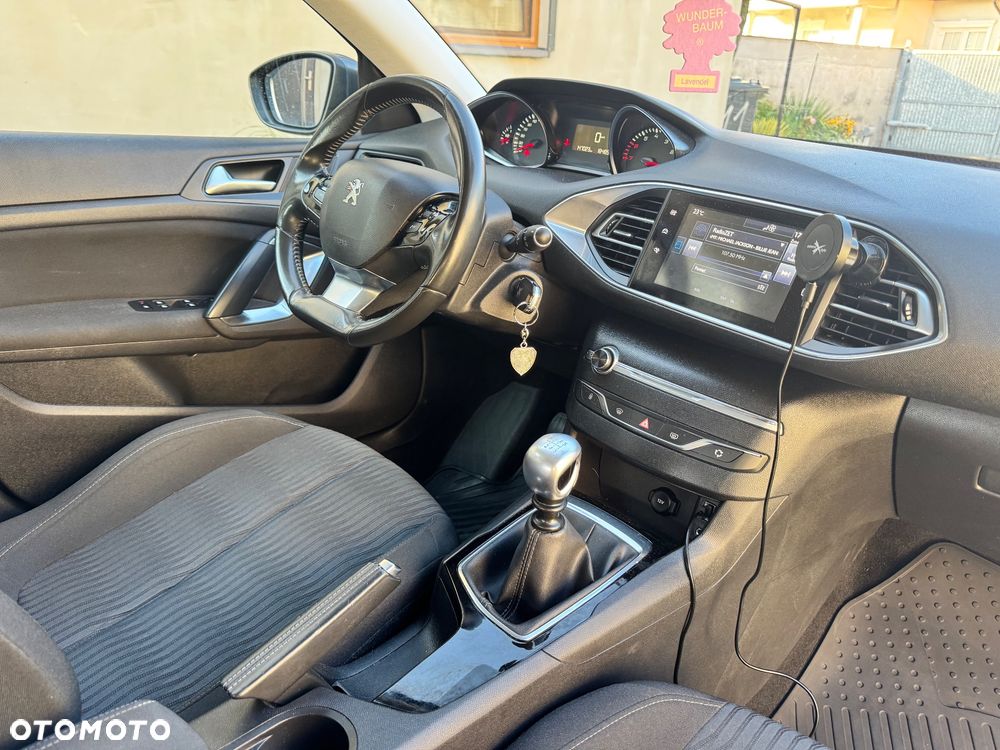 Peugeot 308 - 8