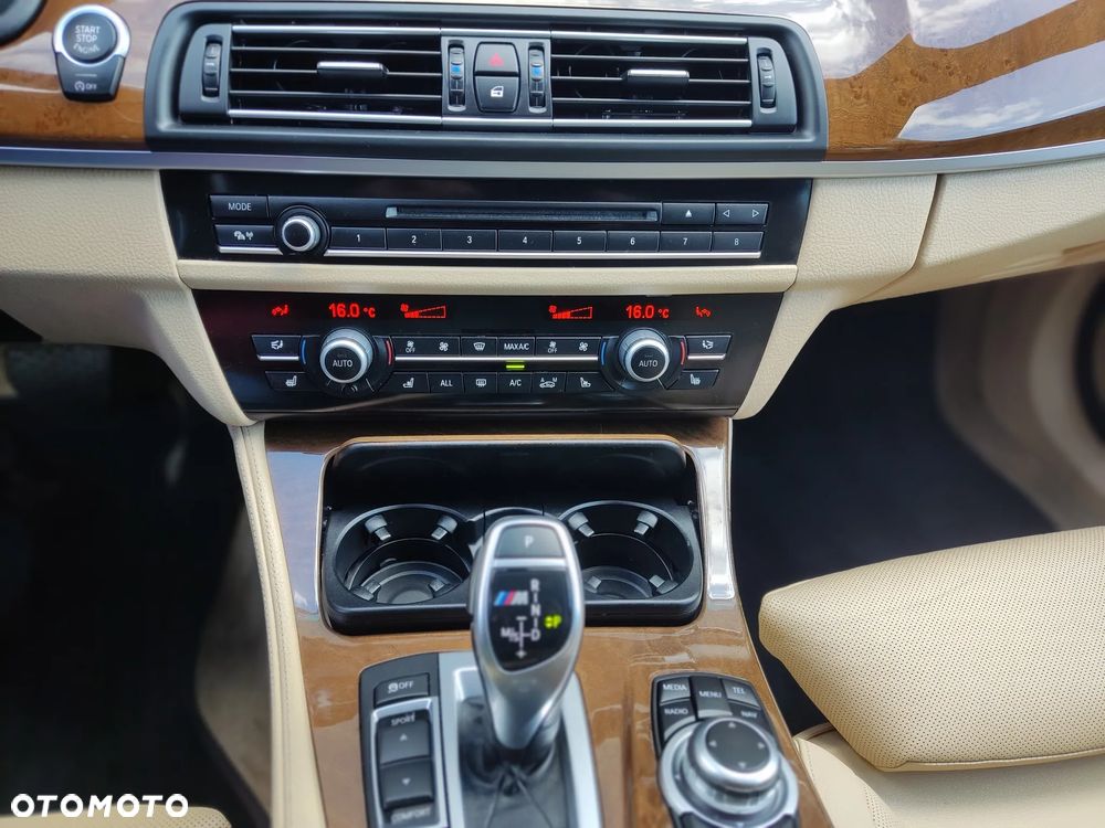BMW Seria 5 M550d xDrive Sport-Aut - 28