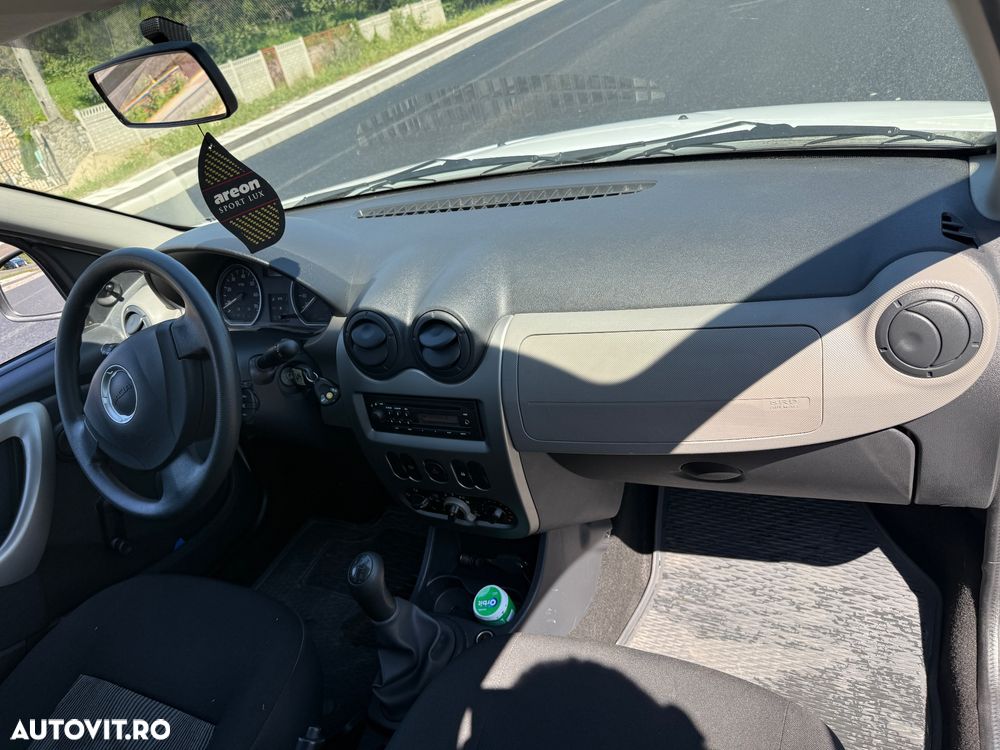 Dacia Sandero 1.2 - 8