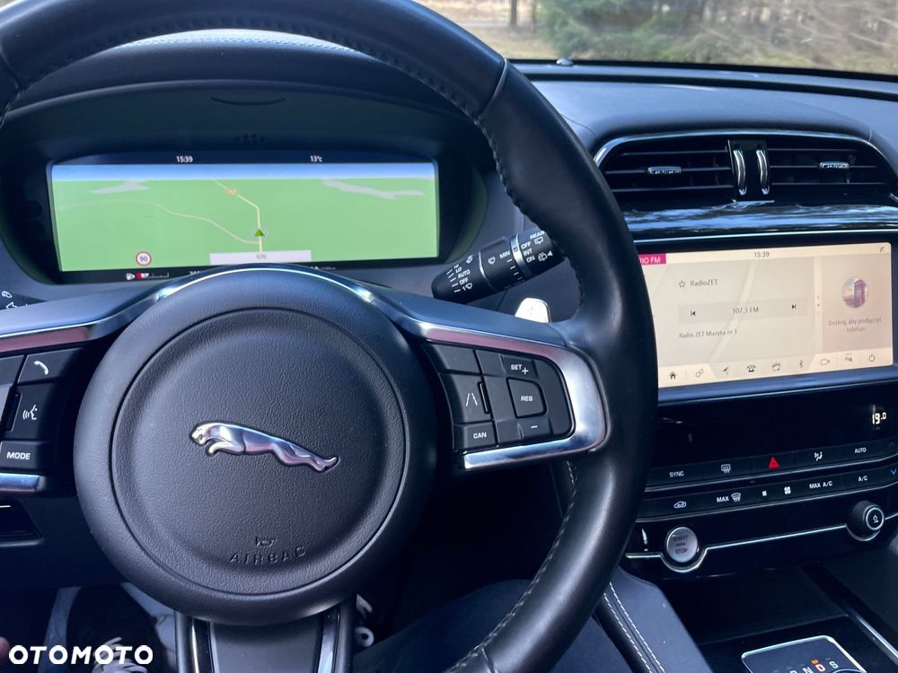 Jaguar F-Pace 25t AWD R-Sport - 10