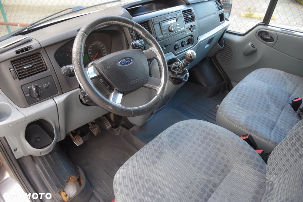 Ford Transit FT 350L - 13