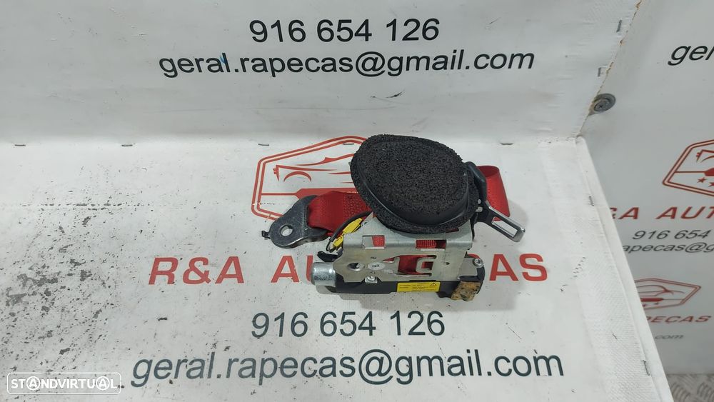 Cinto de Segurança Trás Direito Mercedes Class C W204 33060587D Original - 2