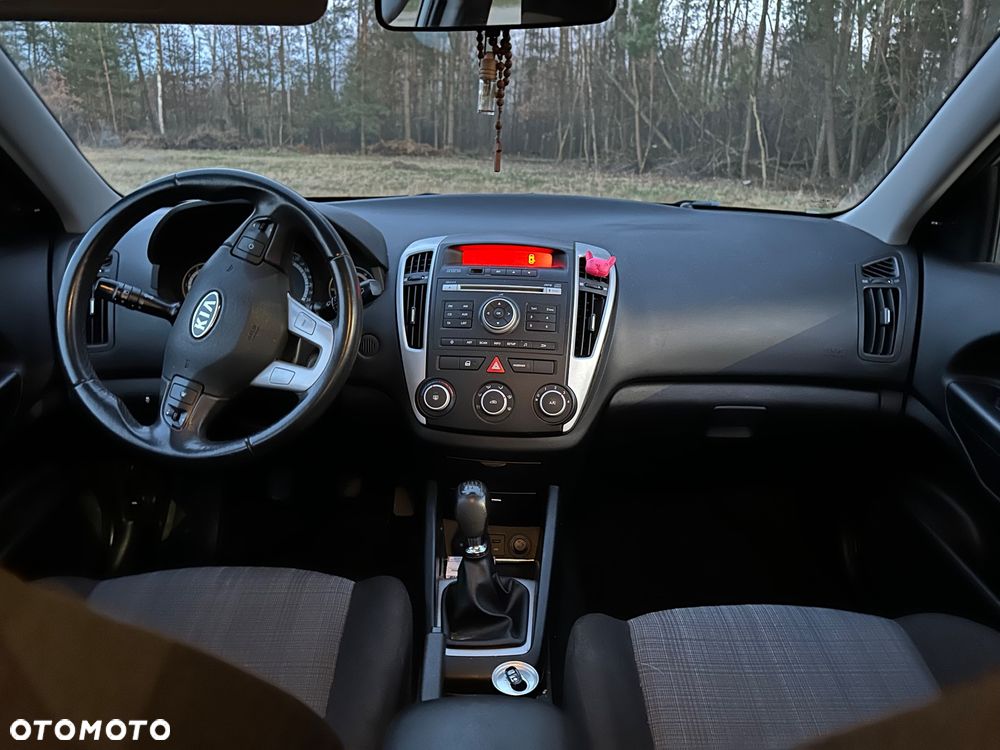 Kia Ceed - 12