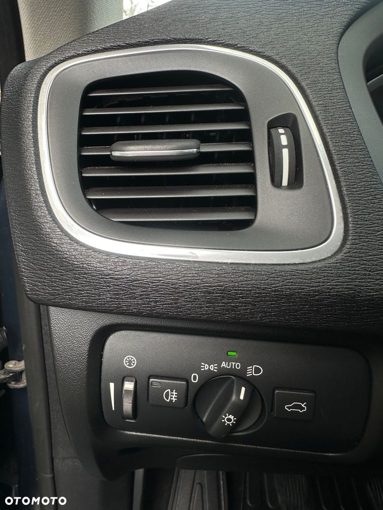 Volvo V40 D3 Momentum - 22