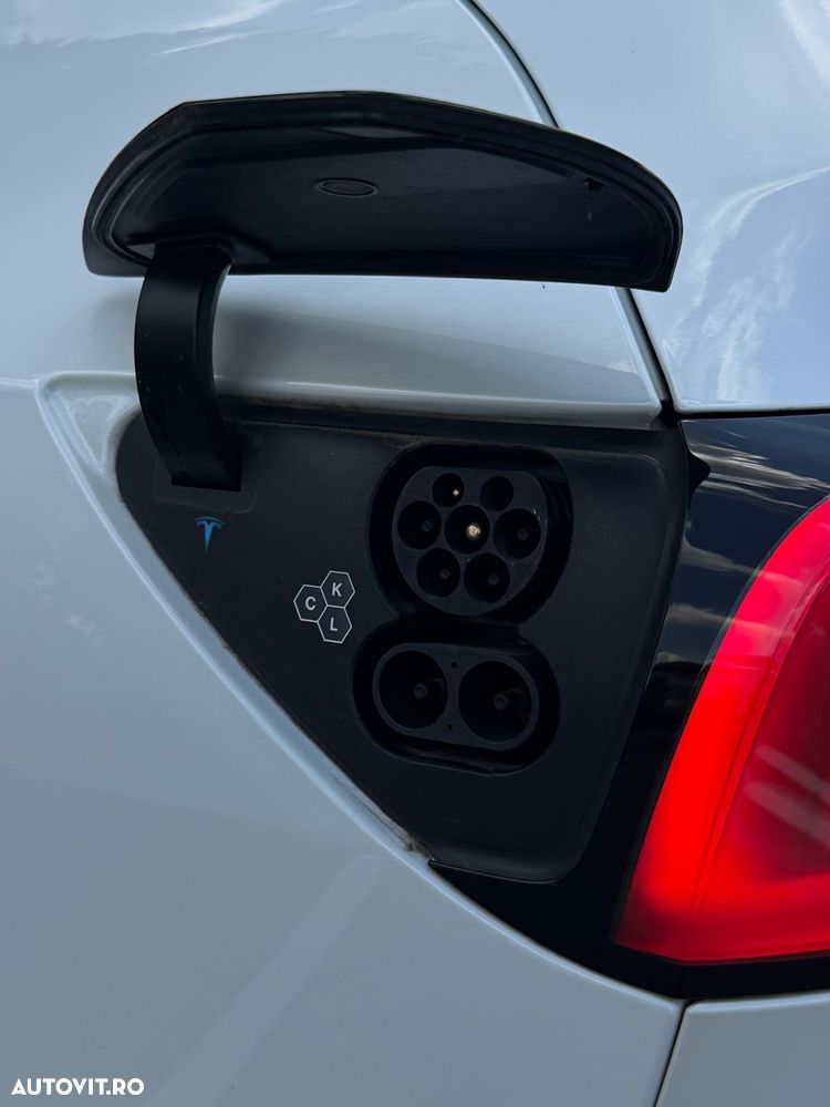 Tesla Model Y Long Range Dual Motor AWD - 22