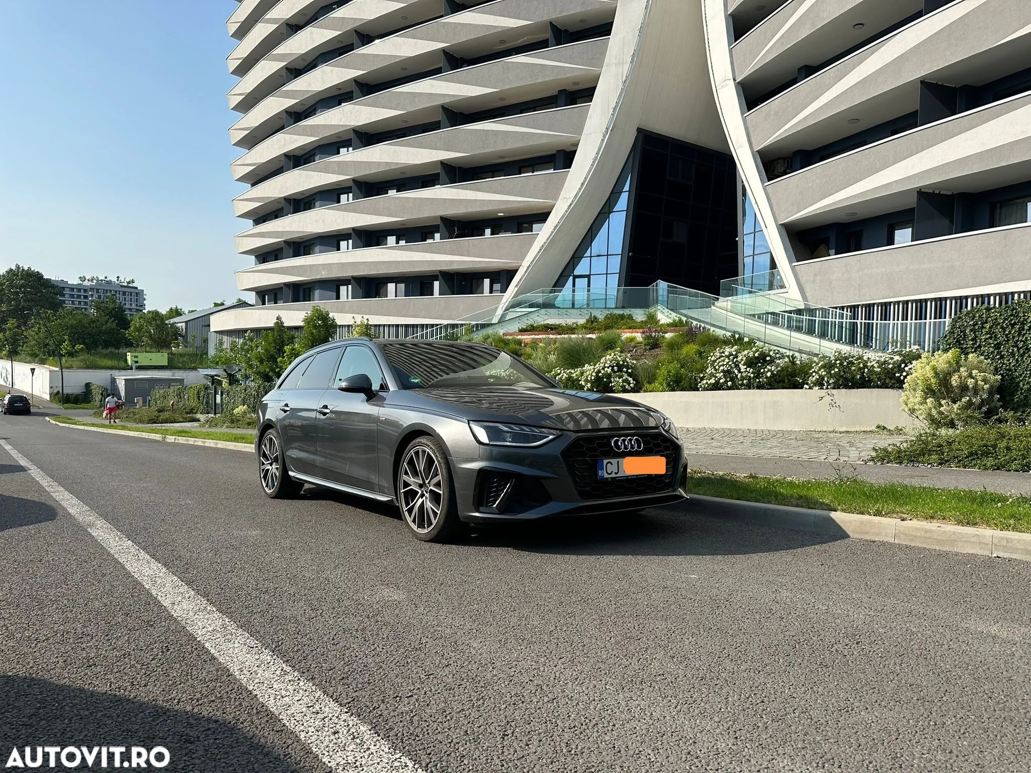 Audi A4 Avant 2.0 40 TDI S tronic S Line - 1
