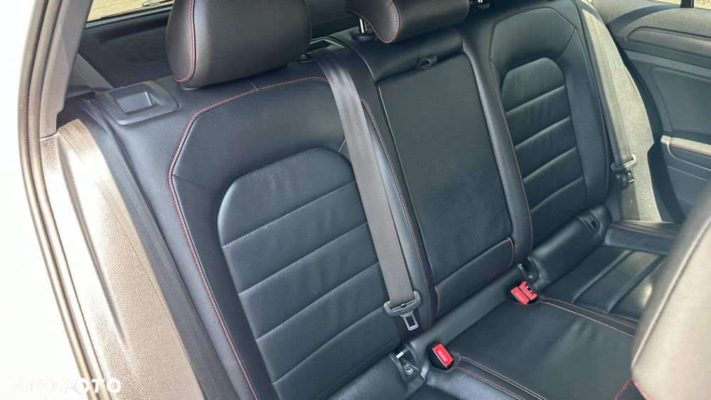 Volkswagen Golf - 28