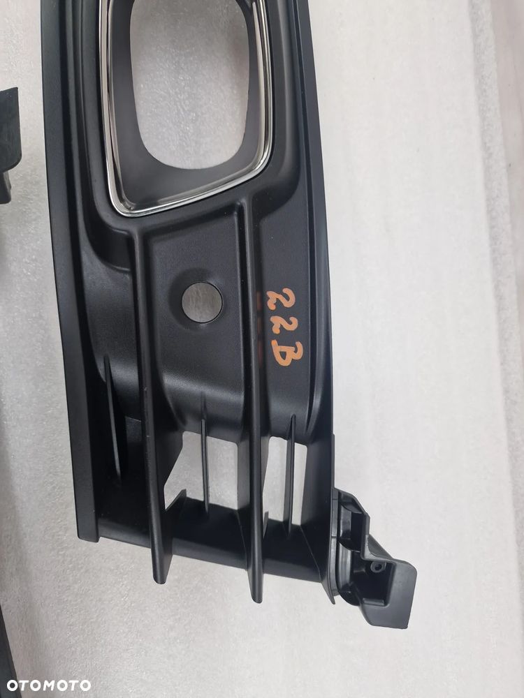 RENAULT CAPTUR I LIFT 16- LEWA / PRAWA KRATKA BOCZNA ZDERZAKA PRZEDNIEGO PRZÓD NA PDC Z CHROMEM , NR 261A24736R / 261A35462R , NR AUKCJI D/22 - 6