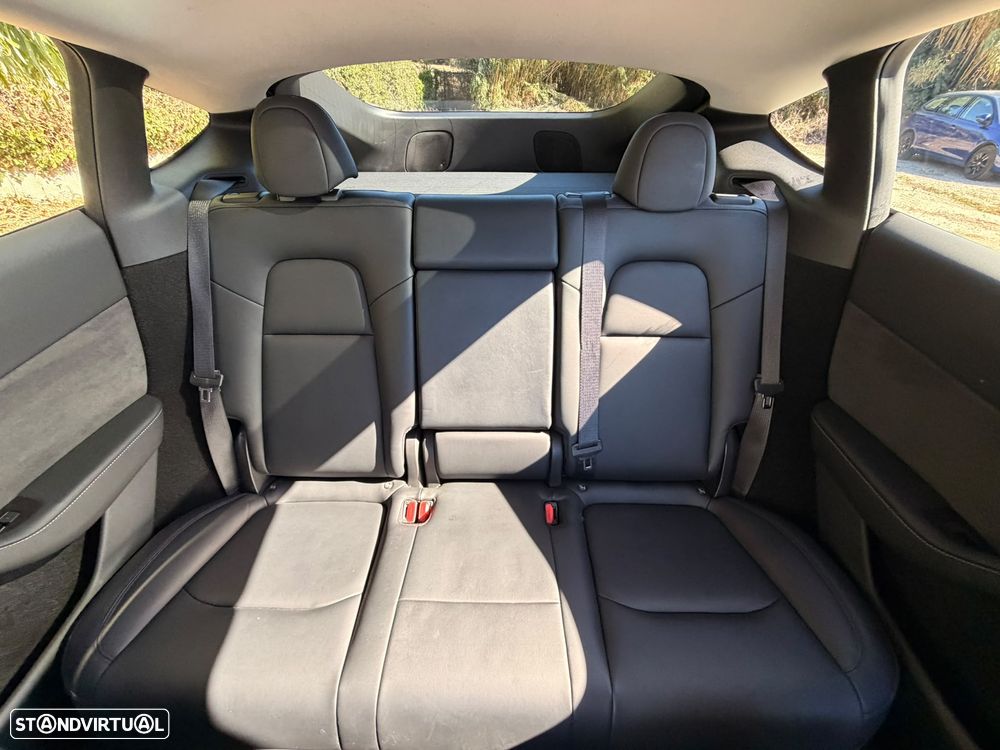 Tesla Model Y Long Range Dual Motor AWD - 30