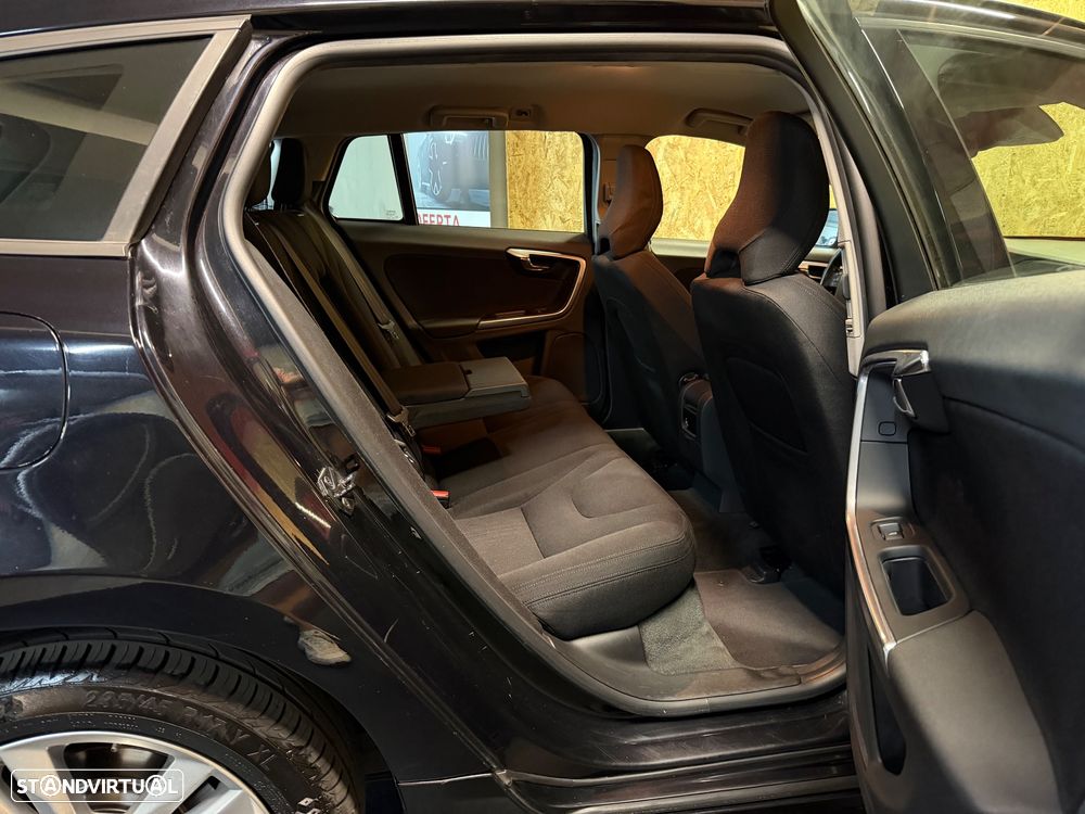 Volvo V60 2.0 D3 Momentum Start/Stop - 9