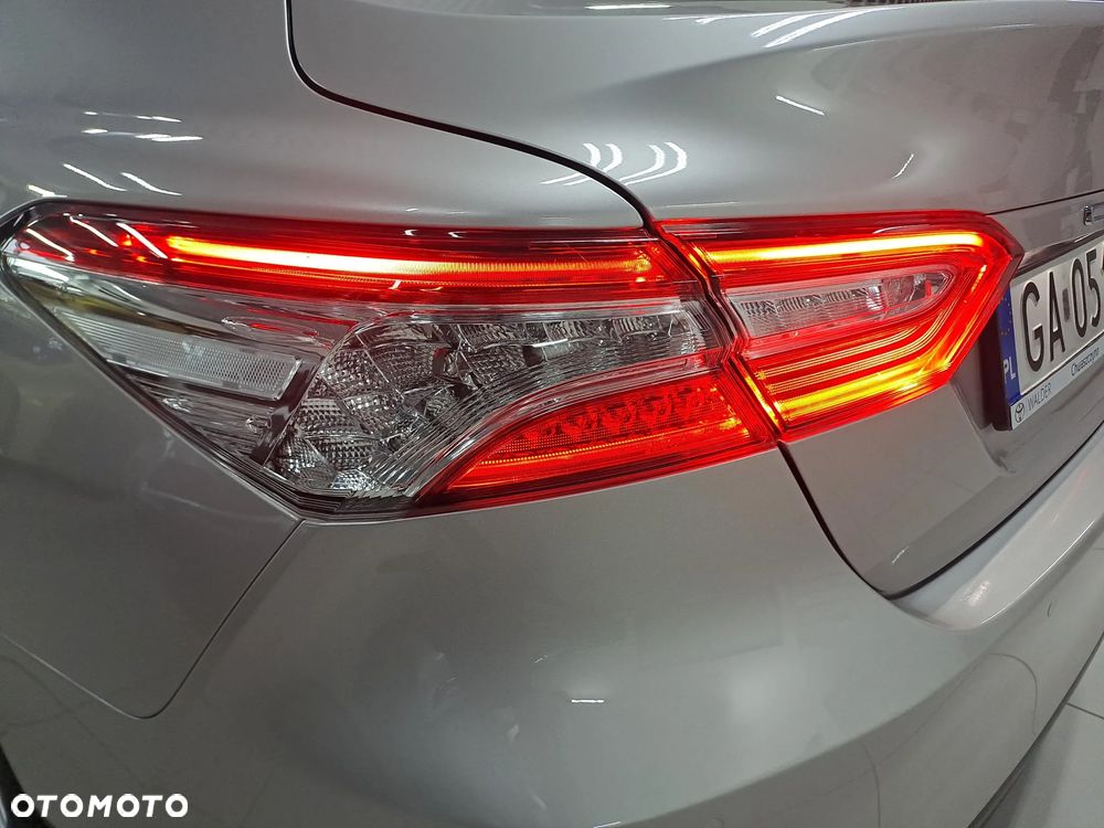 Toyota Camry 2.5 Hybrid Executive CVT - 27