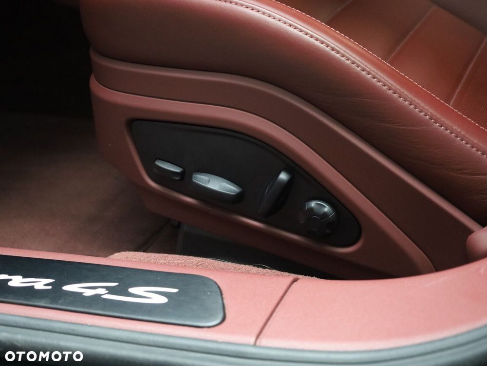 Porsche Panamera - 16
