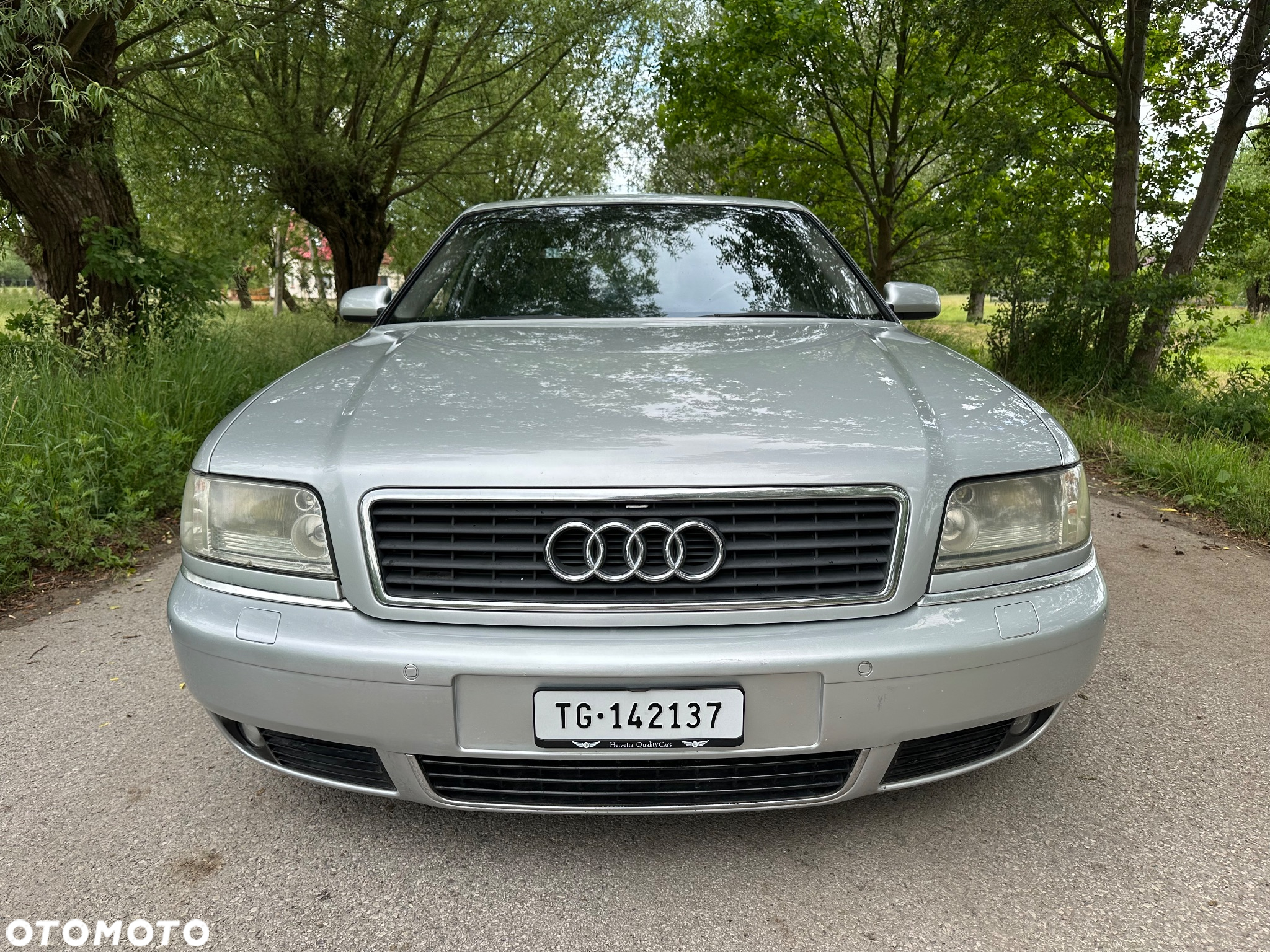 Audi A8 4.2 L Quattro - 12