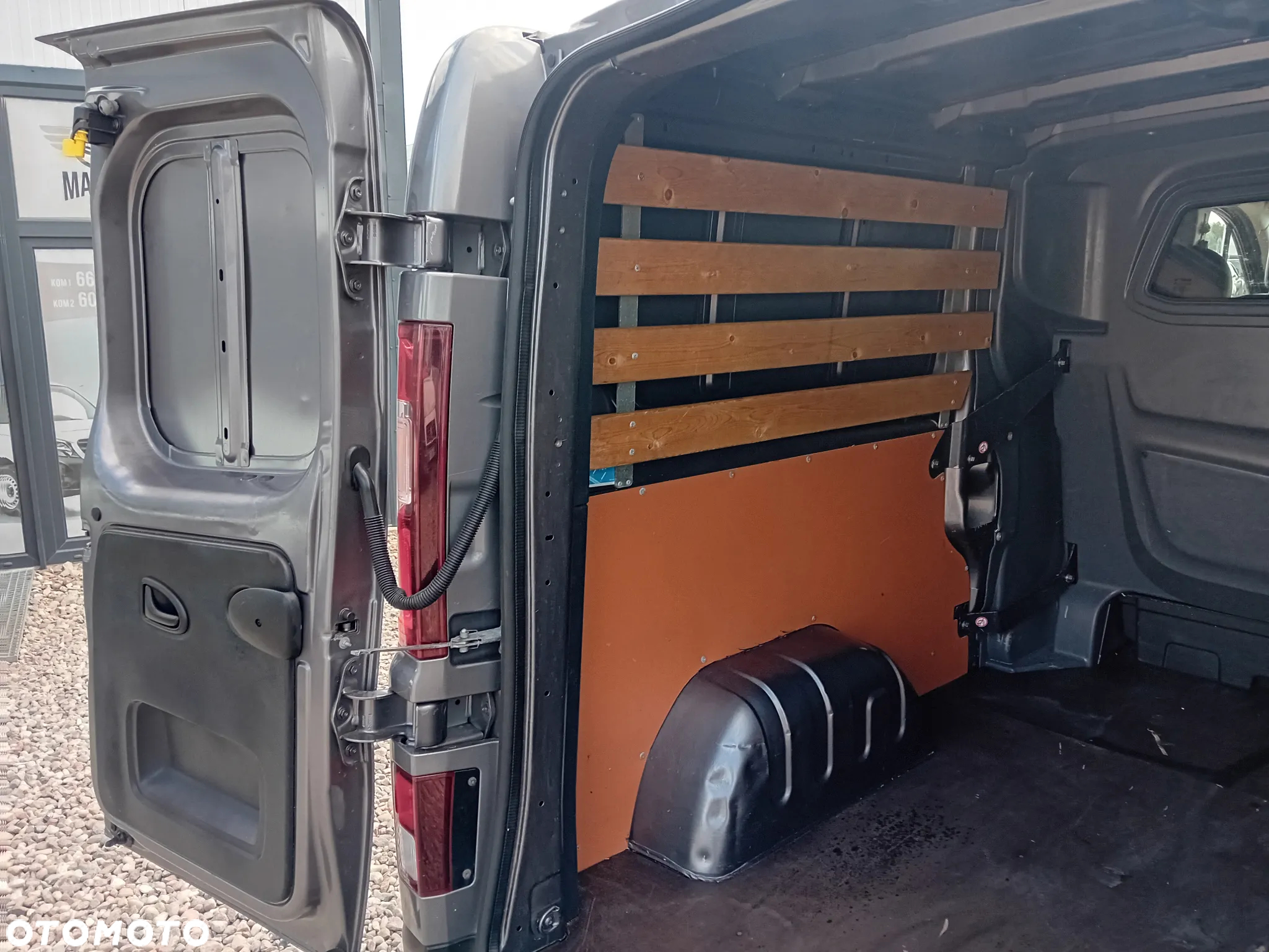 Nissan NV300 - 11
