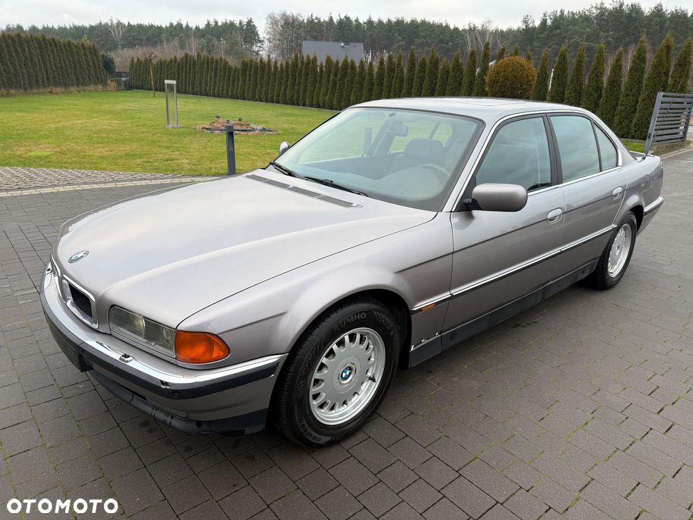 BMW Seria 7 740i - 1