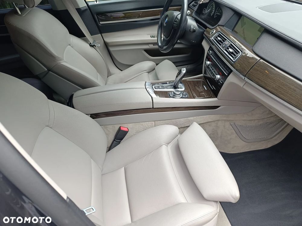 BMW Seria 7 - 8