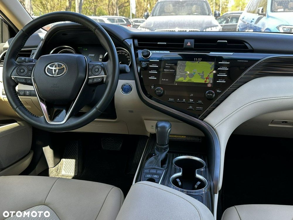 Toyota Camry - 4