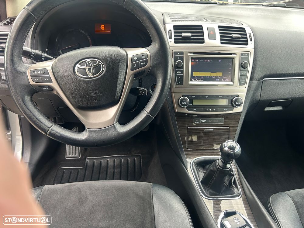Toyota Avensis Touring Sports - 9