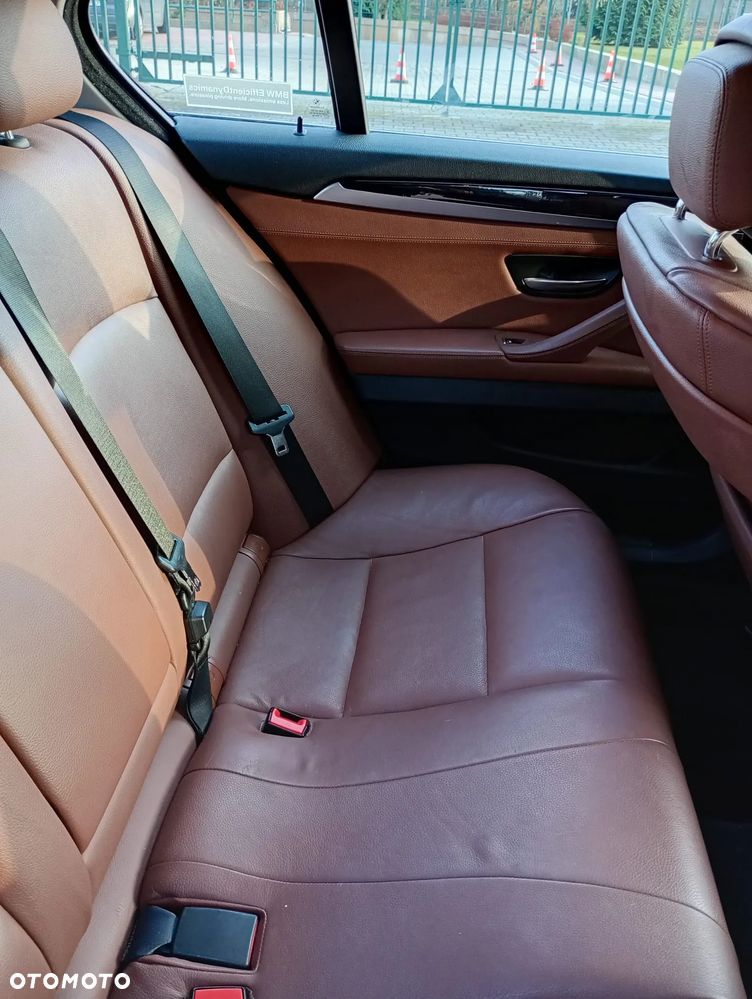 BMW Seria 5 528i xDrive Sport-Aut Luxury Line - 14