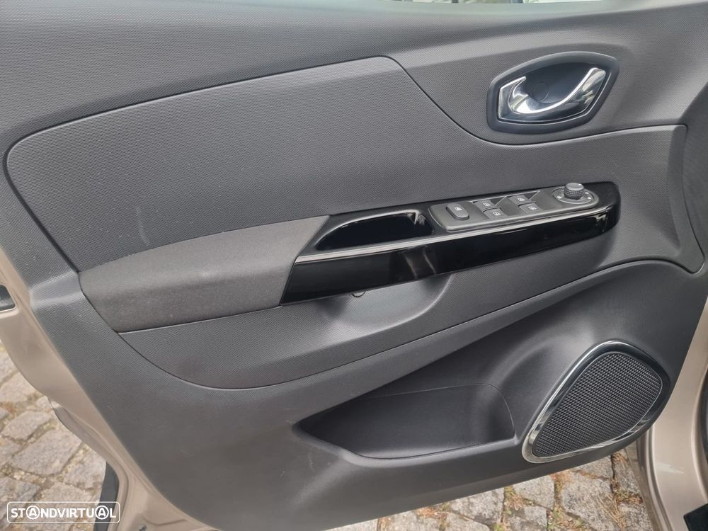 Renault Captur 1.5 dCi Exclusive - 24
