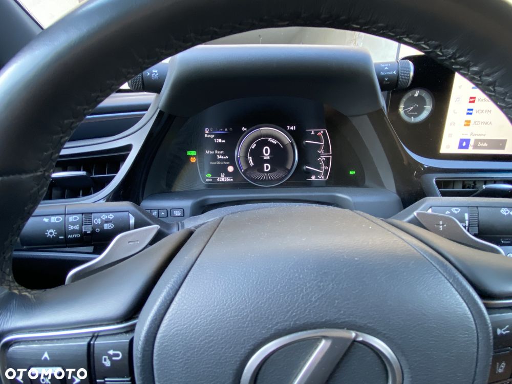 Lexus ES 300h F Sport Design - 6