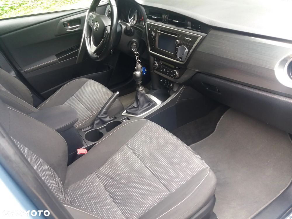 Toyota Auris 2.0 D-4D Dynamic - 10