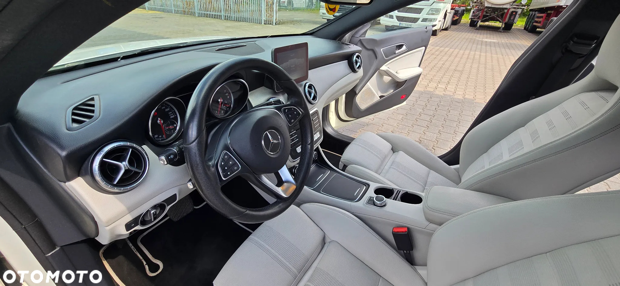 Mercedes-Benz CLA 200 7G-DCT Urban - 13