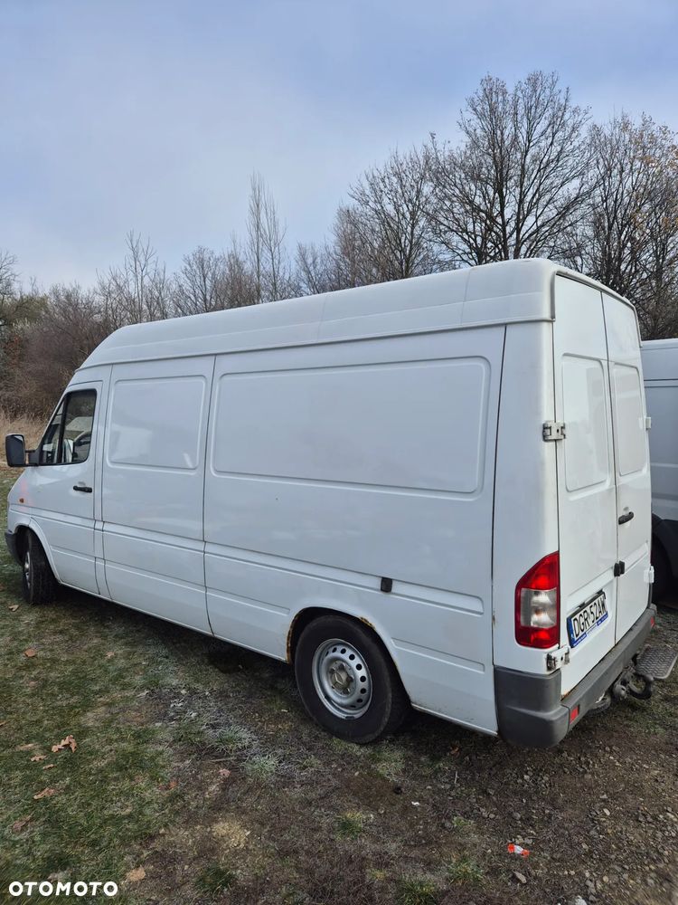 Mercedes-Benz Sprinter - 14