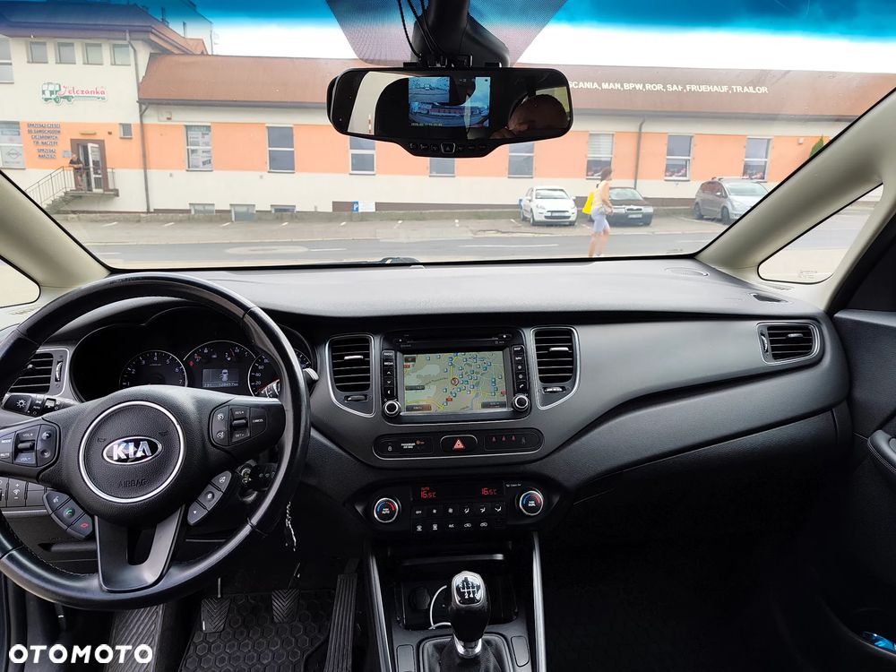 Kia Carens - 12