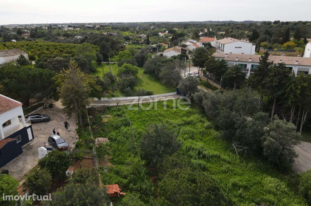 Lote Terreno Urbano com 941m2, c/ projeto aprovado em Pêra - Grande imagem: 2/15