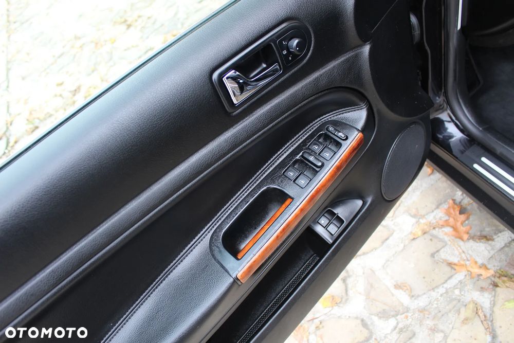 Volkswagen Passat 1.9 TDI Exclusive - 23