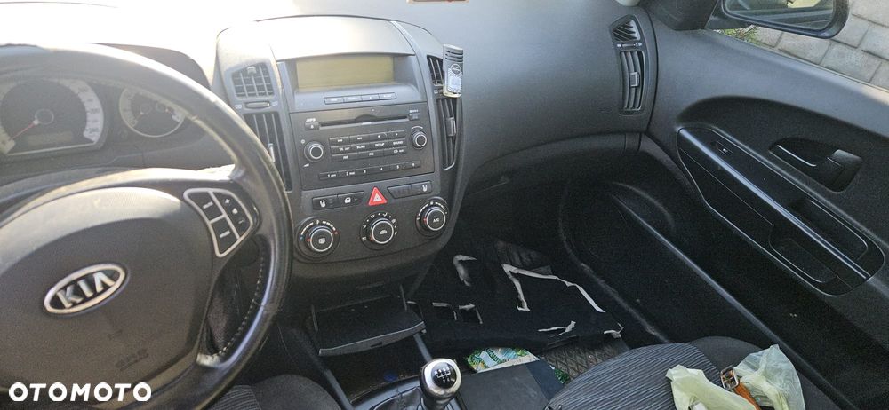 KIA CEED I SW 06-09 1.6 CRDI - RAMKA RADIA NAWIEWU - 1