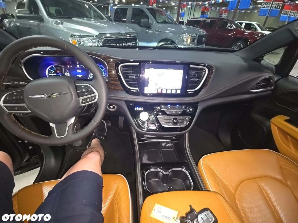 Chrysler Pacifica - 7