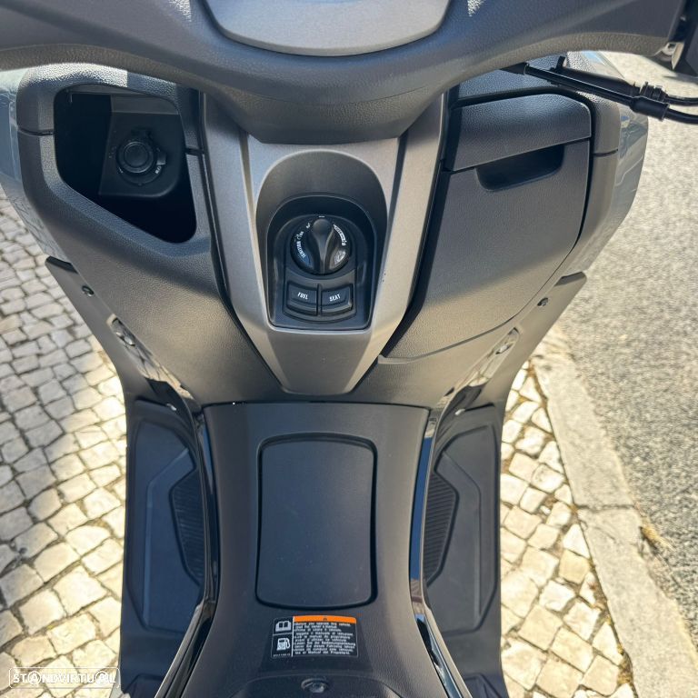 Yamaha NMAX 125 - 12