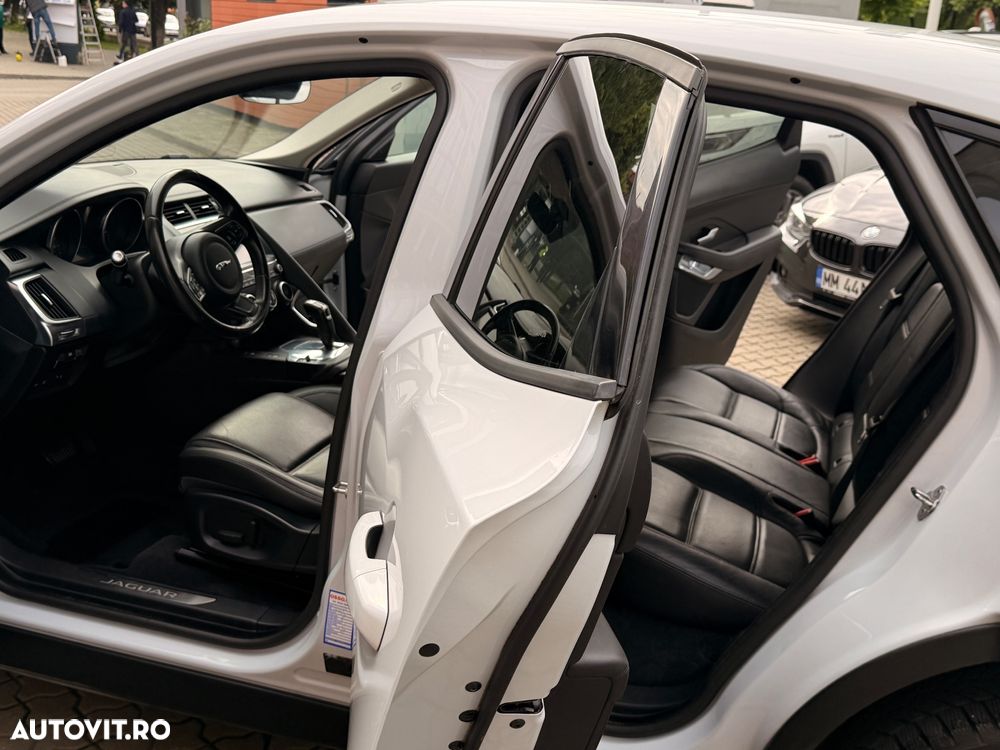 Jaguar E-Pace D150 AWD R-Dynamic S - 9