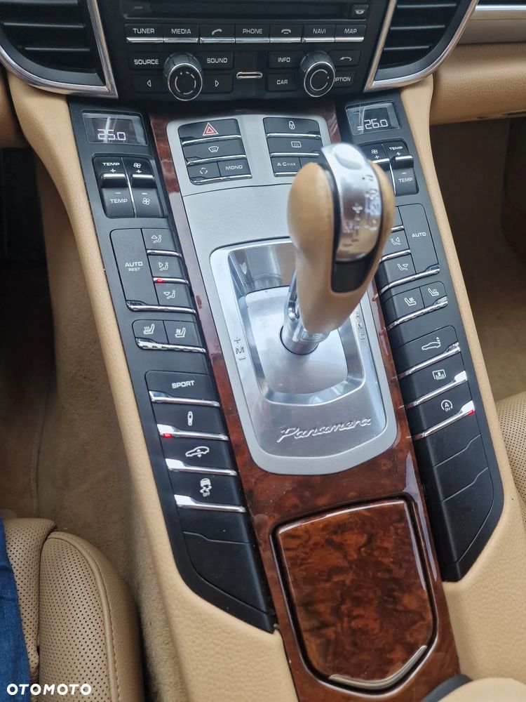 Porsche Panamera - 25