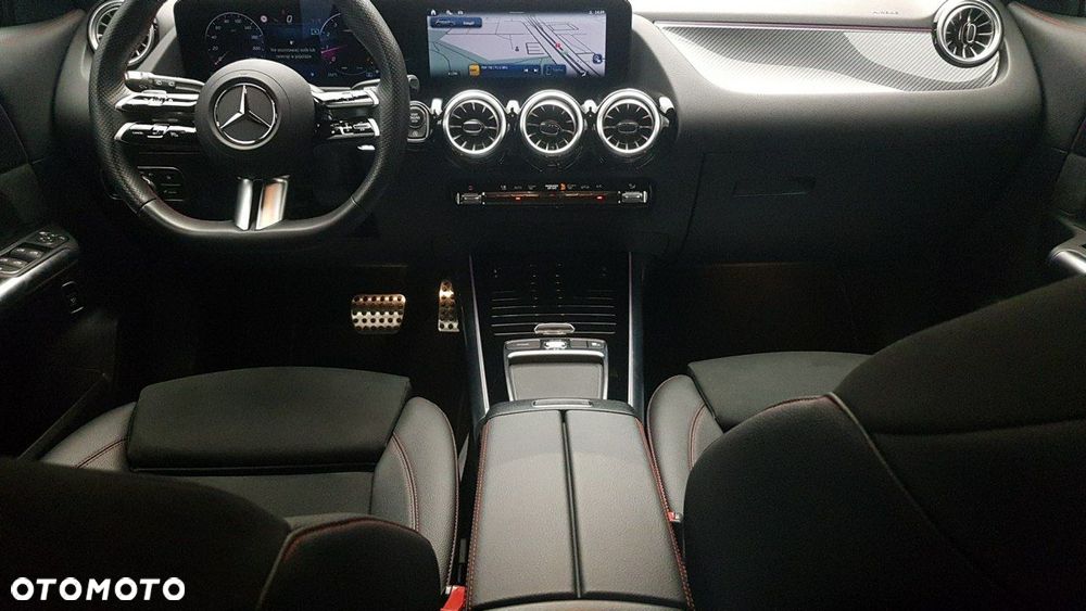 Mercedes-Benz GLA - 13
