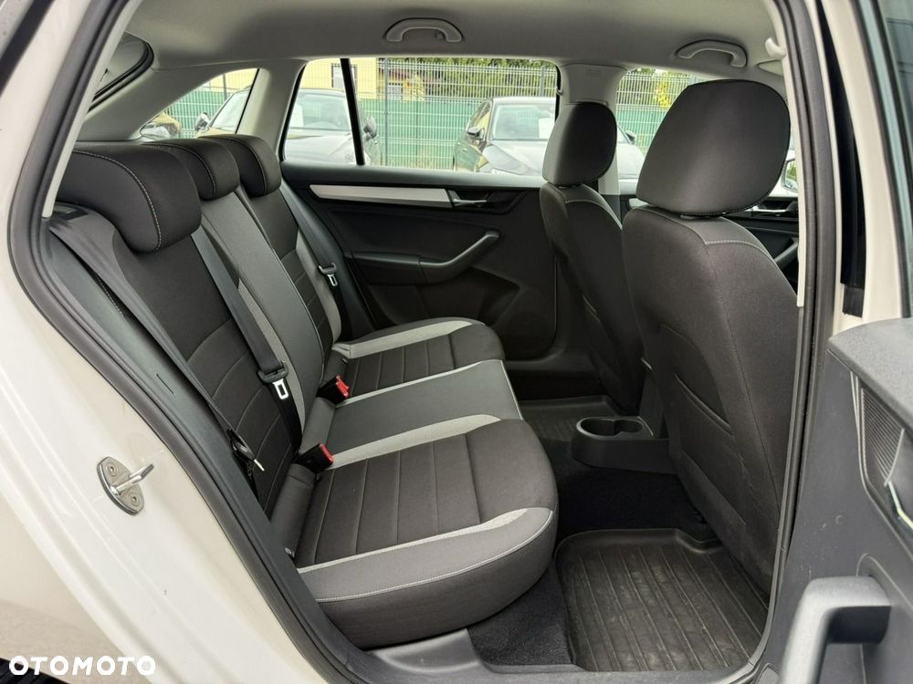 Skoda RAPID Spb 1.0 TSI Ambition - 13