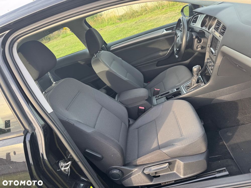 Volkswagen Golf - 32