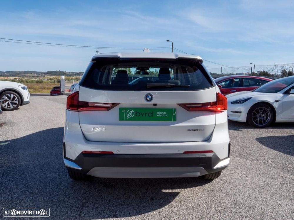 BMW iX1 eDrive20 - 11