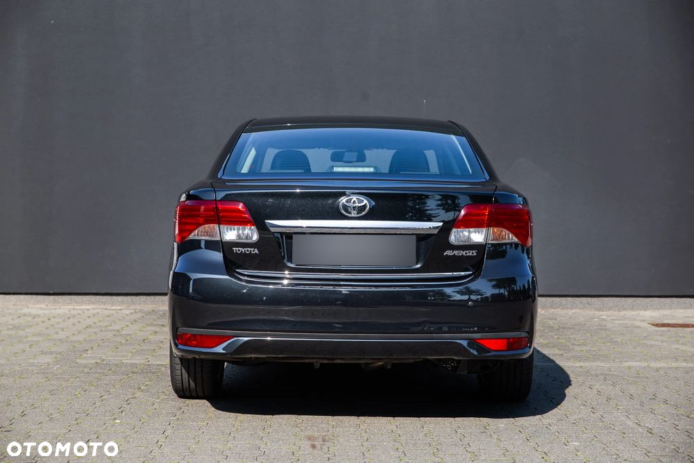 Toyota Avensis 1.6 Premium - 8