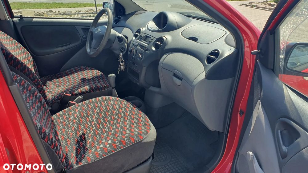 Toyota Yaris 1.0 Base - 8