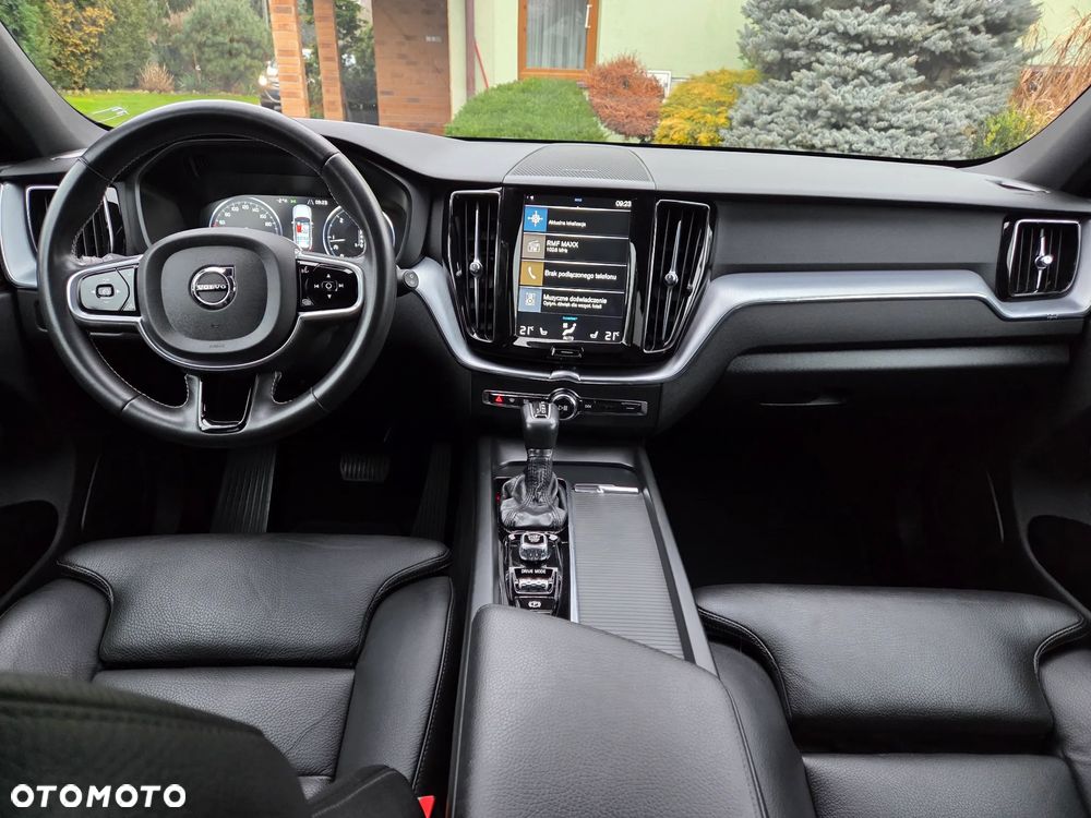 Volvo XC 60 D4 Momentum Pro - 25