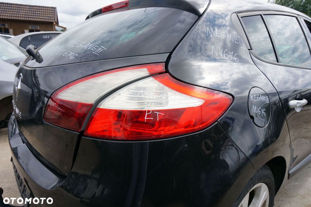 LAMPA TYLNA PRAWA MEGANE III PH1 5D HB 265500007R RENAULT 2008-2010 - 1