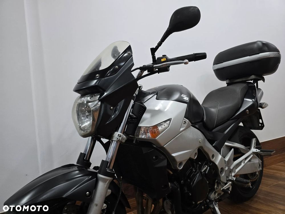 Suzuki GSR - 5