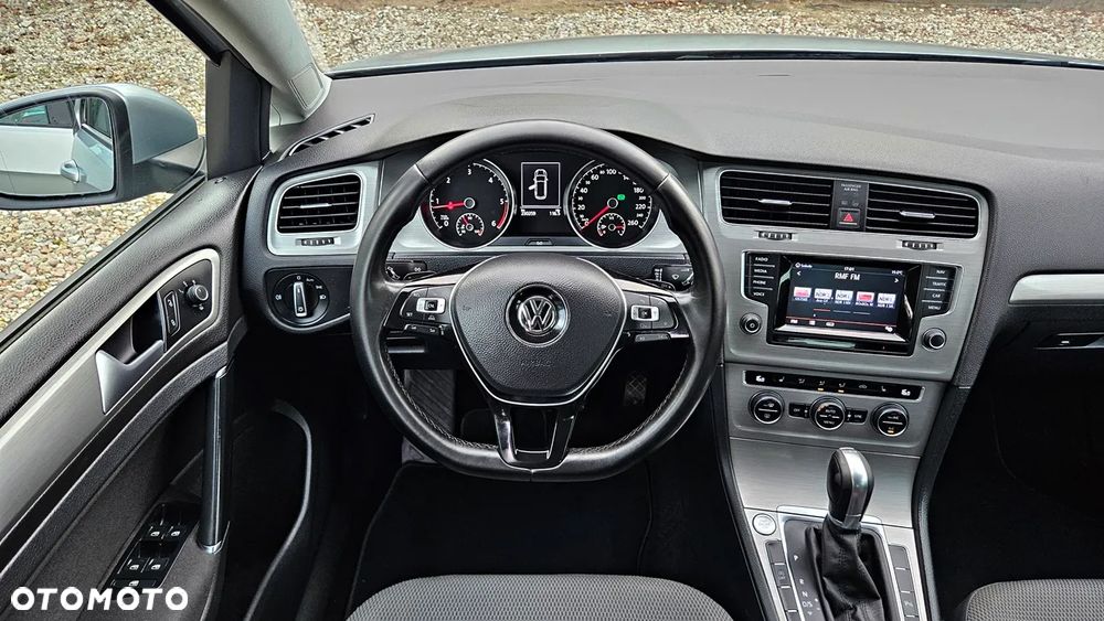 Volkswagen Golf - 25